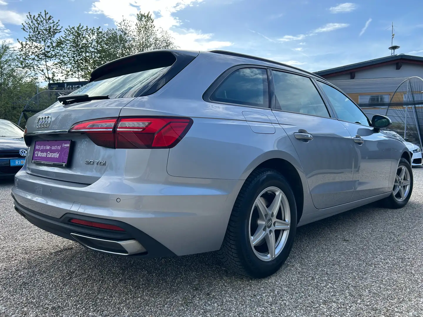 Vehicle image, number 13
