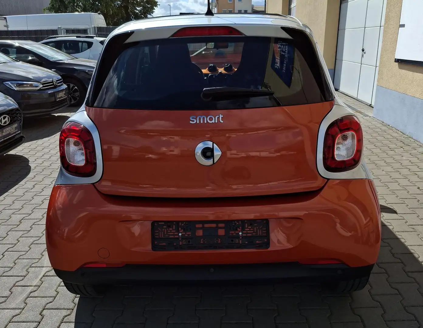 Vehicle image, number 6