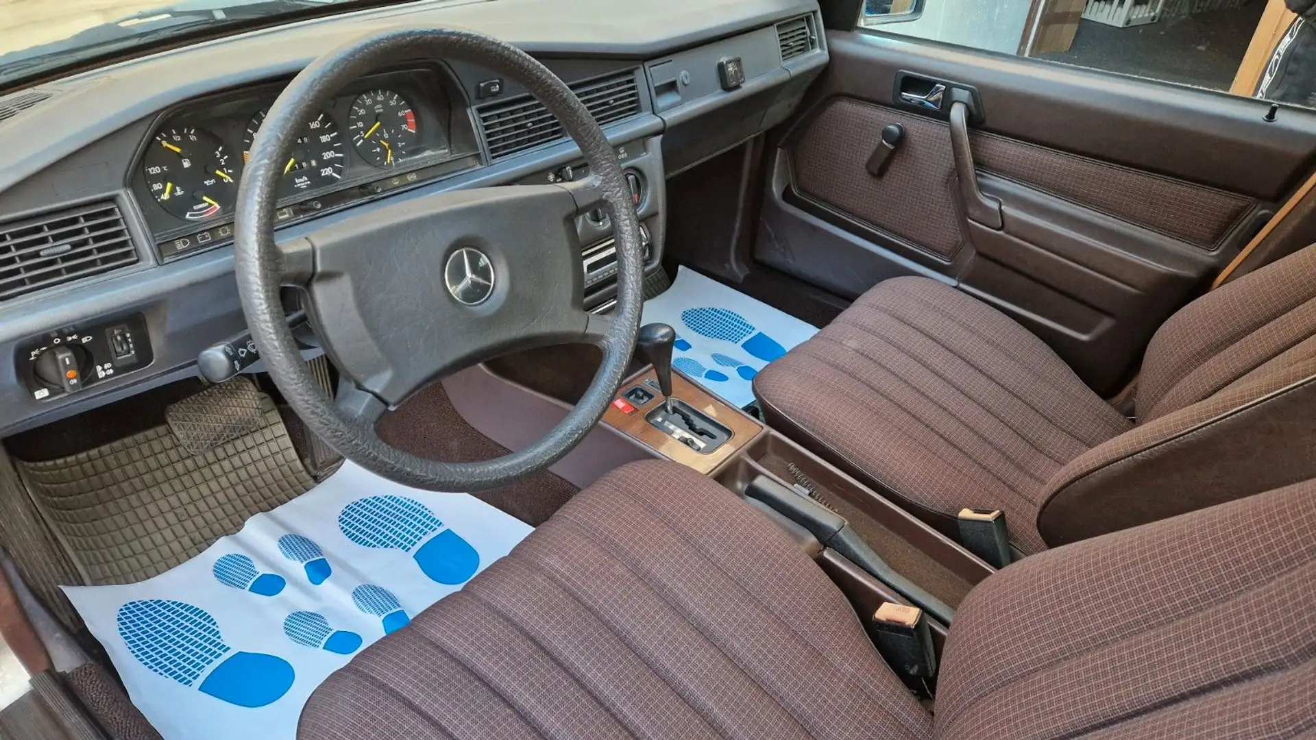Vehicle image, number 10