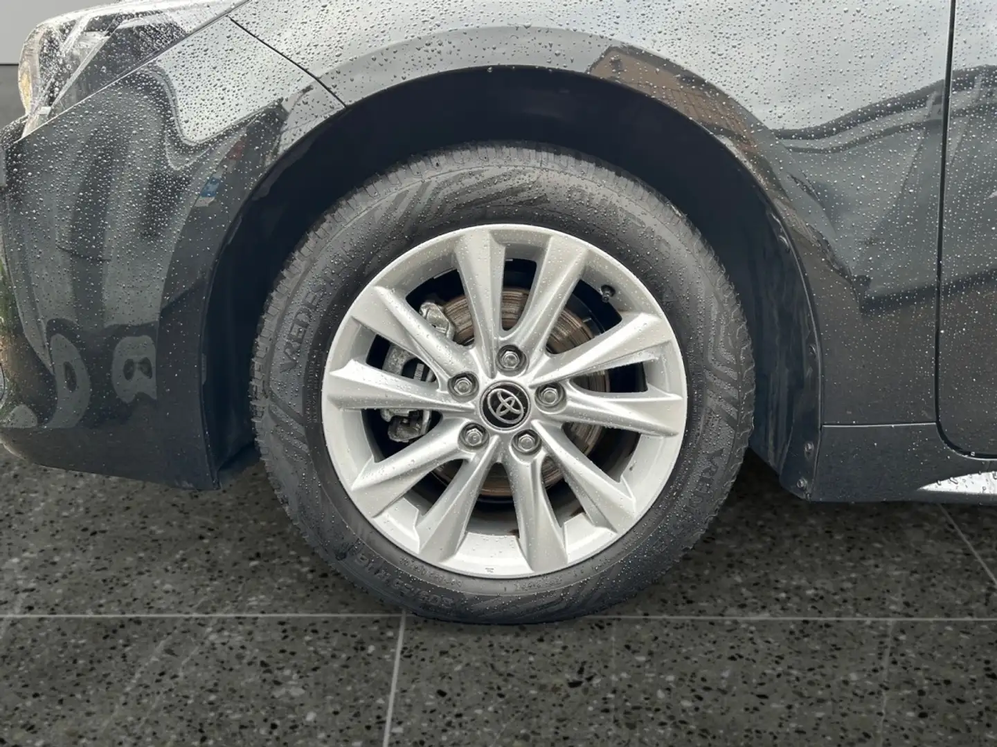 Vehicle image, number 14