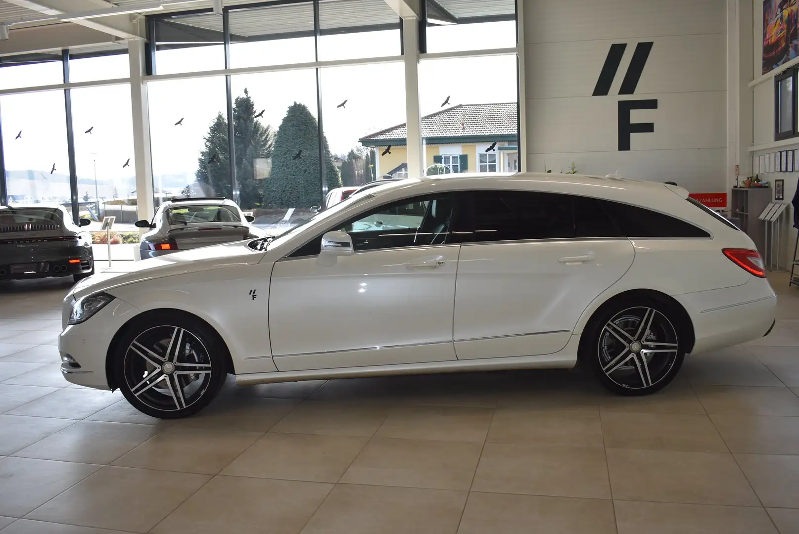 Vehicle image, number 9