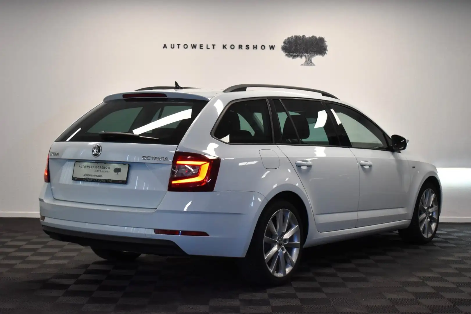 Vehicle image, number 9