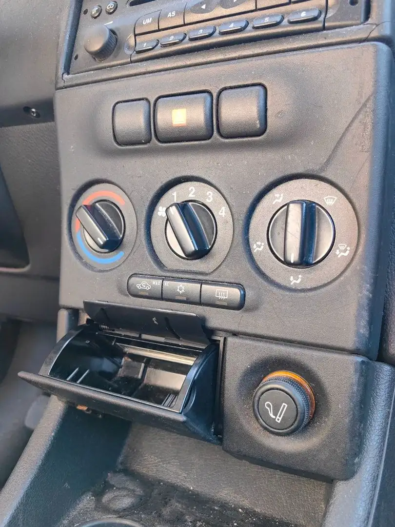 Vehicle image, number 10