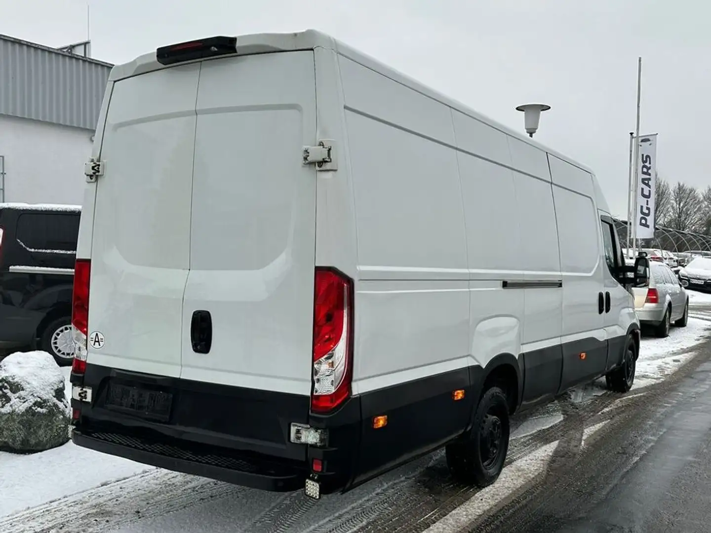 Vehicle image, number 4
