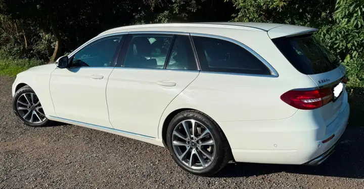 Additional image of the vehicle