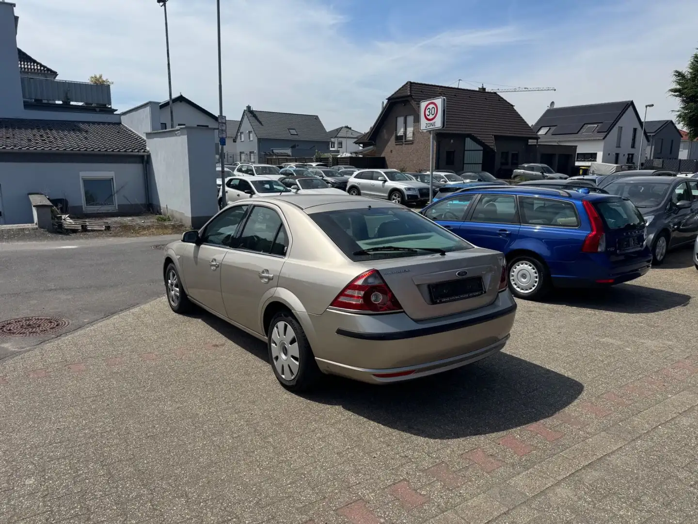 Vehicle image, number 3