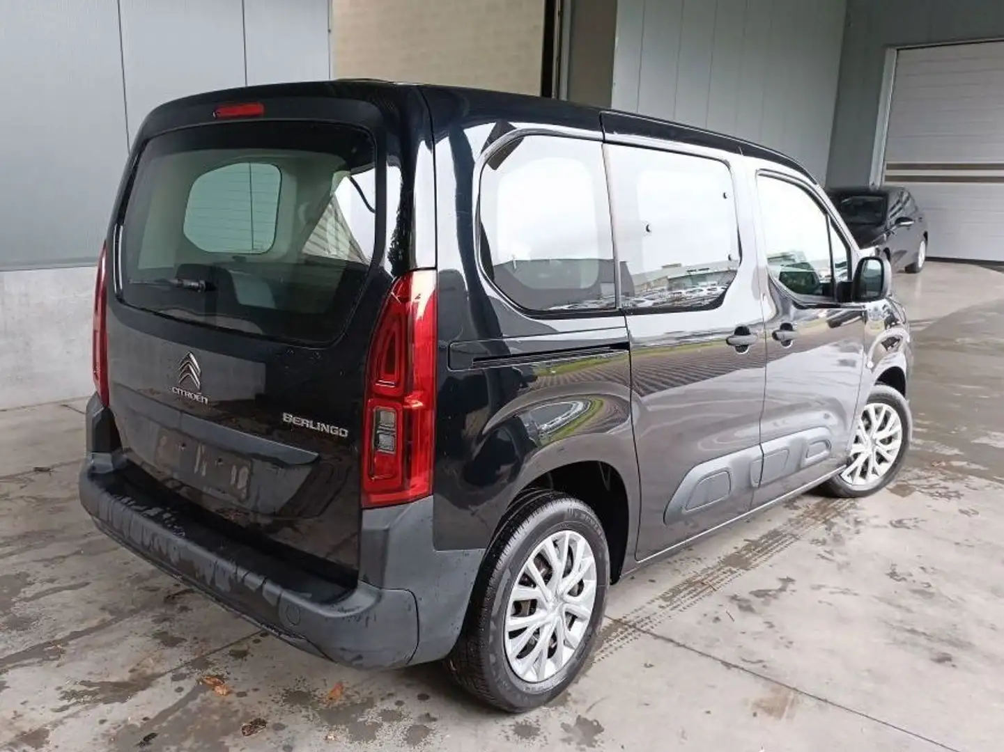 Vehicle image, number 4