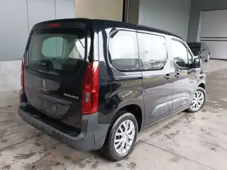Vehicle image thumbnail, number 4