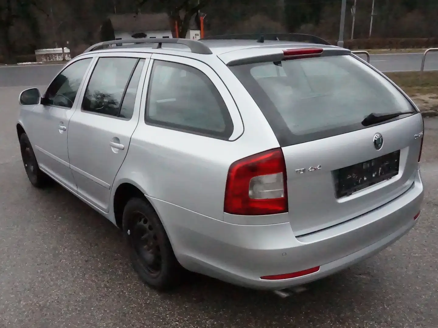 Vehicle image, number 6