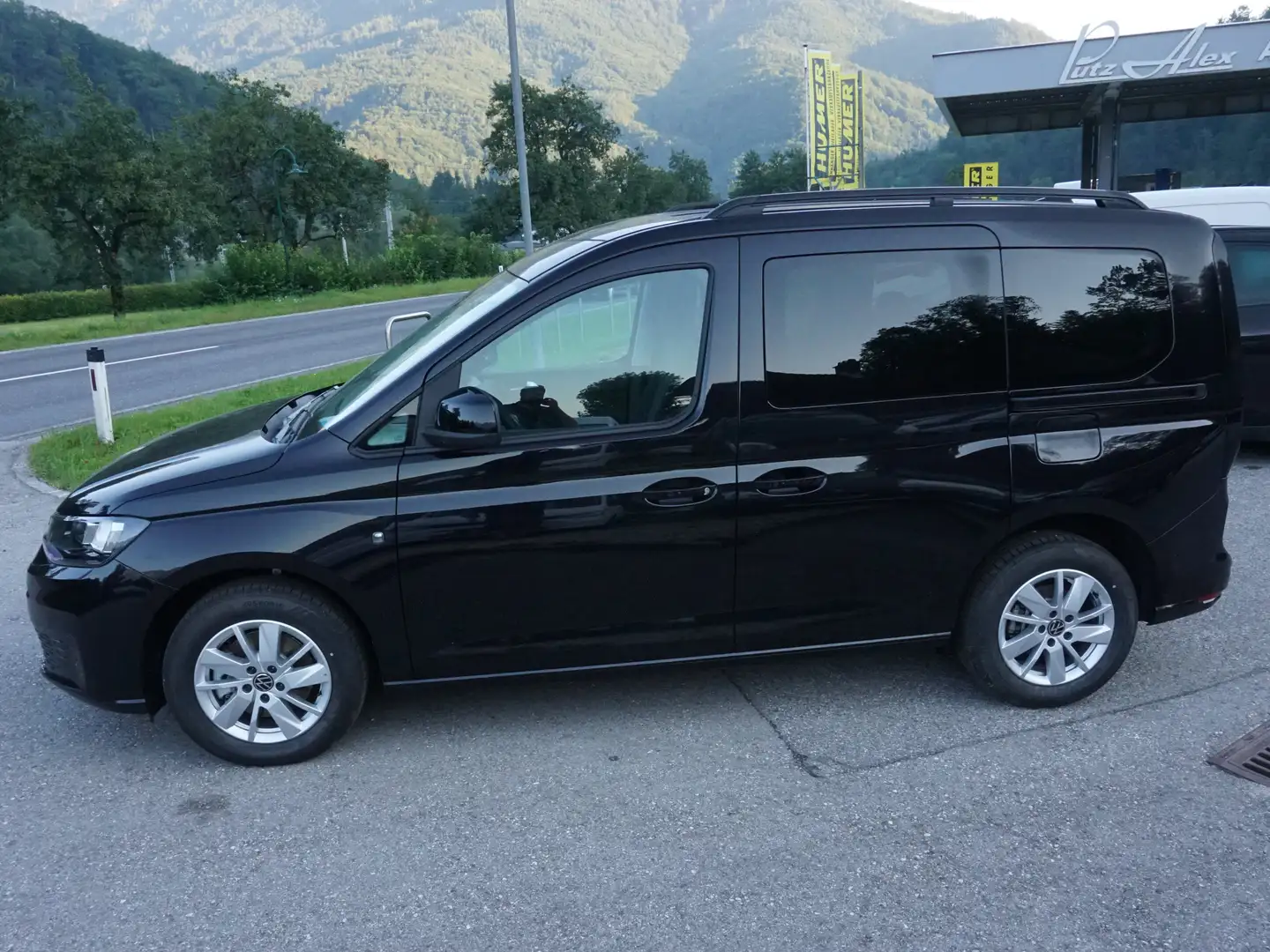 Vehicle image, number 4