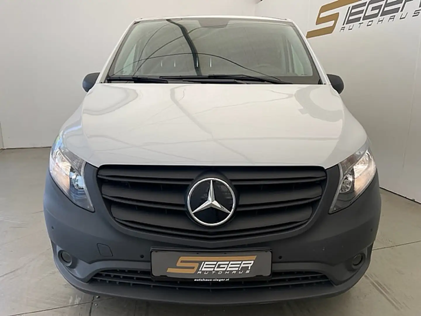 Vehicle image, number 2