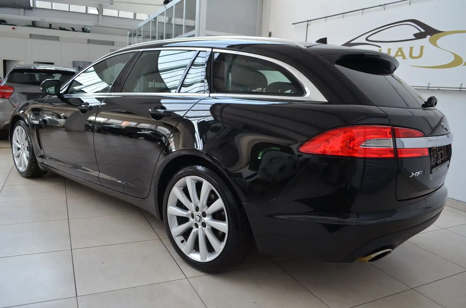 Vehicle image, number 6