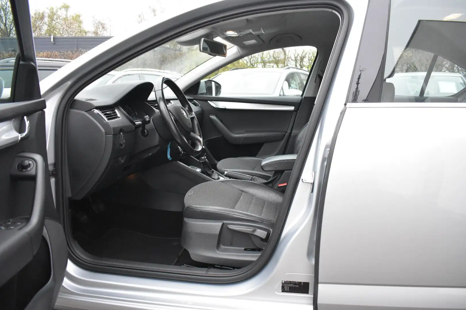 Vehicle image, number 8