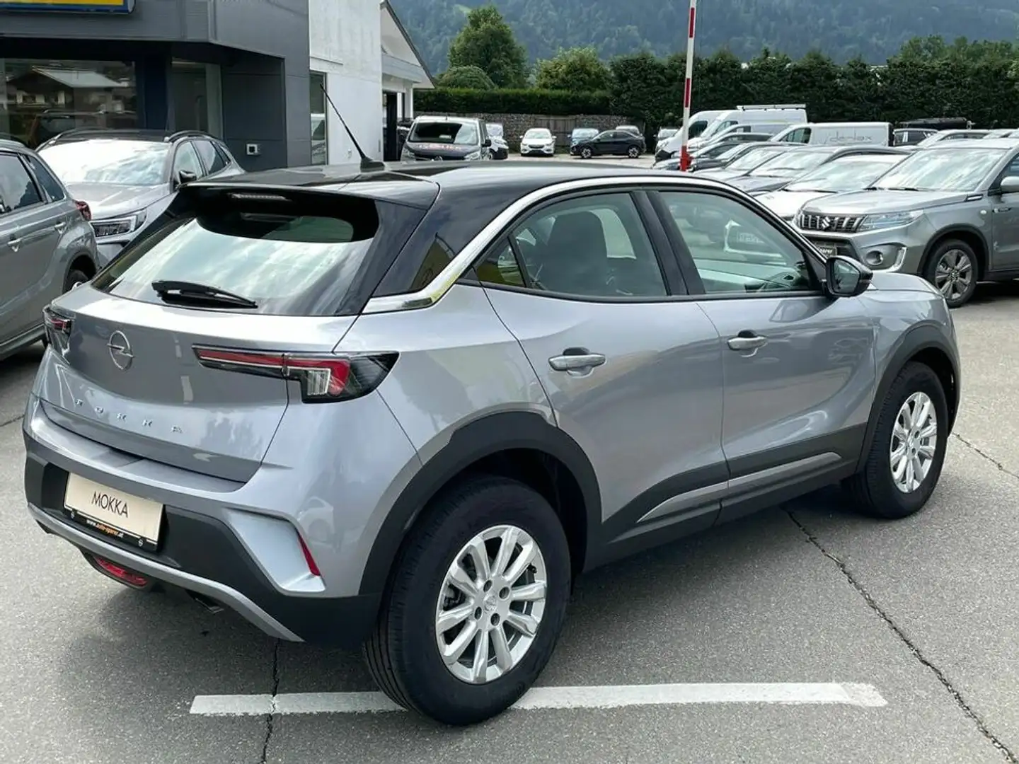 Vehicle image, number 4