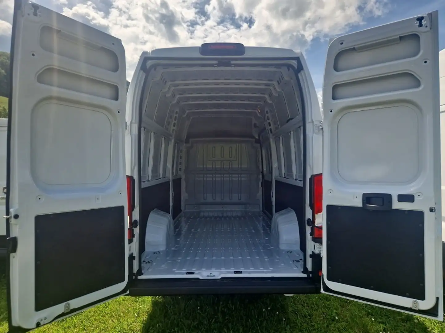 Vehicle image, number 6