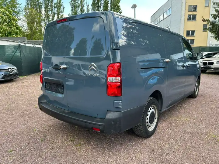 Additional image of the vehicle