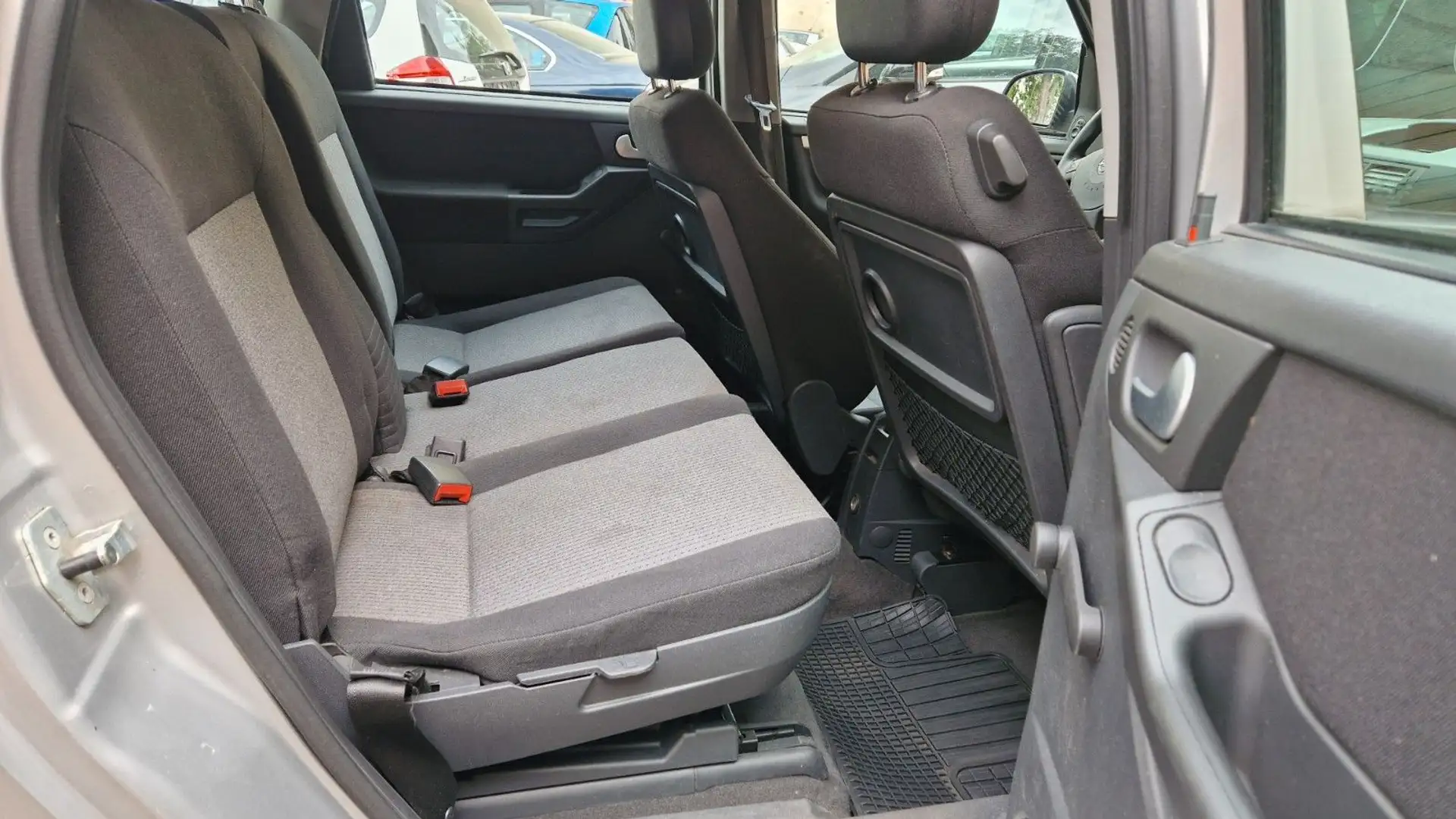 Vehicle image, number 8