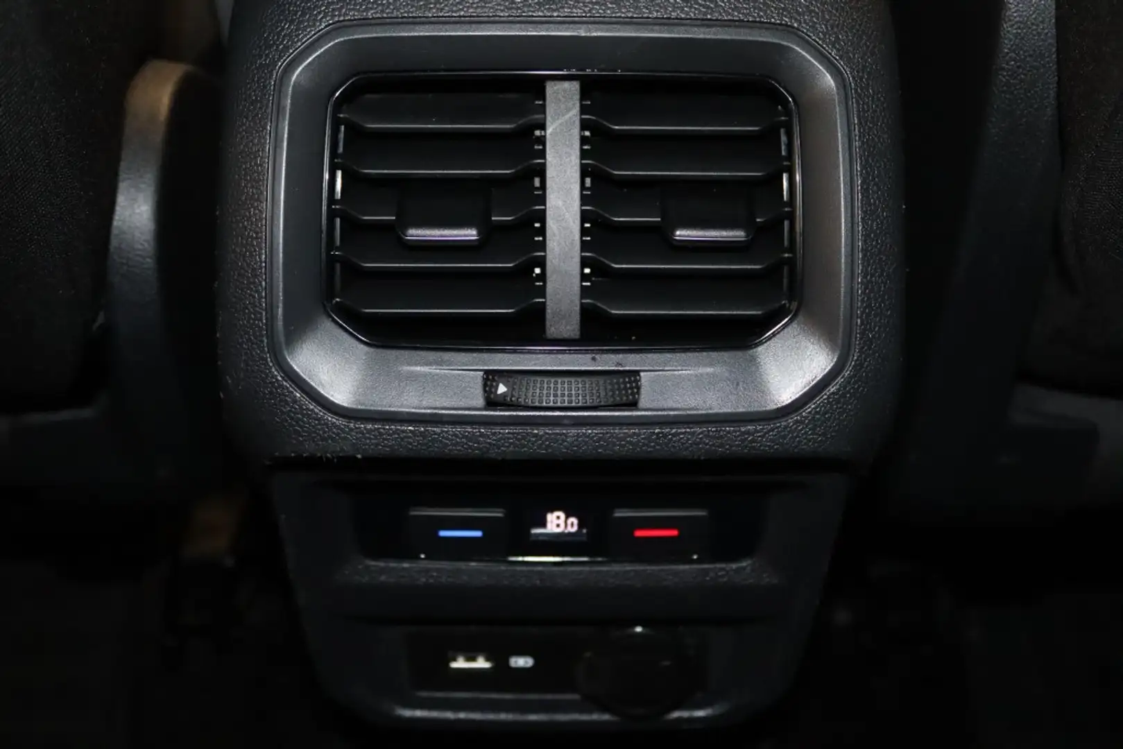 Vehicle image, number 11