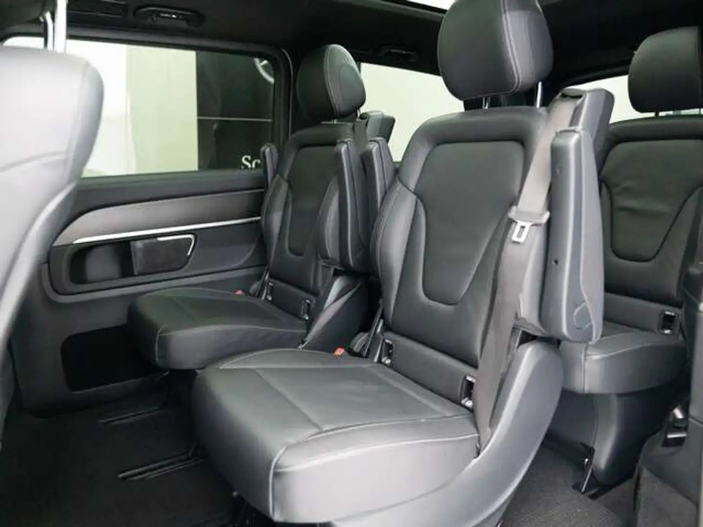 Vehicle image, number 8