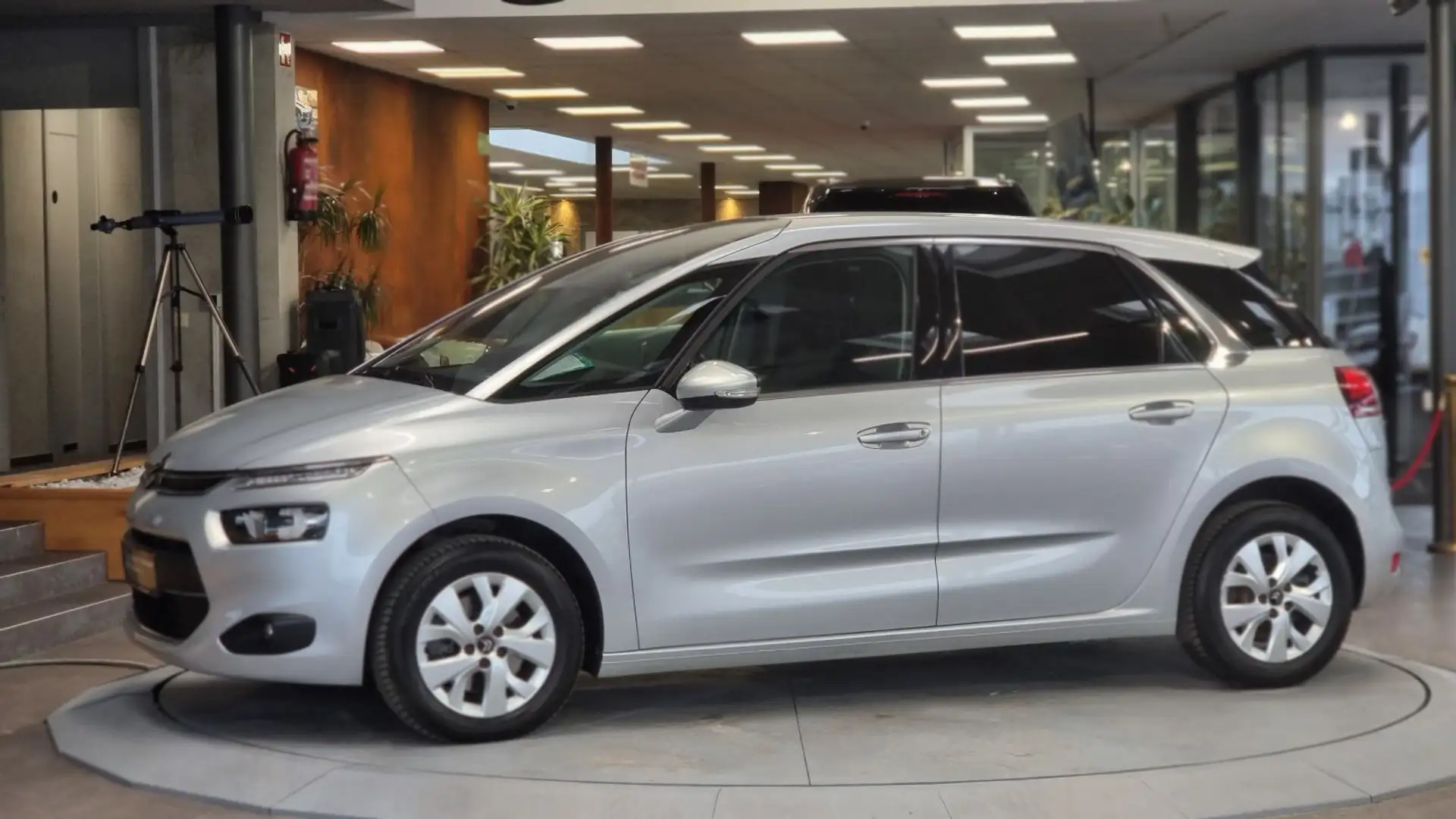 Vehicle image, number 4