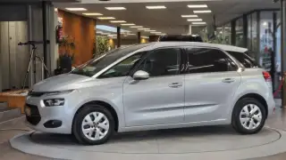 Vehicle image thumbnail, number 4