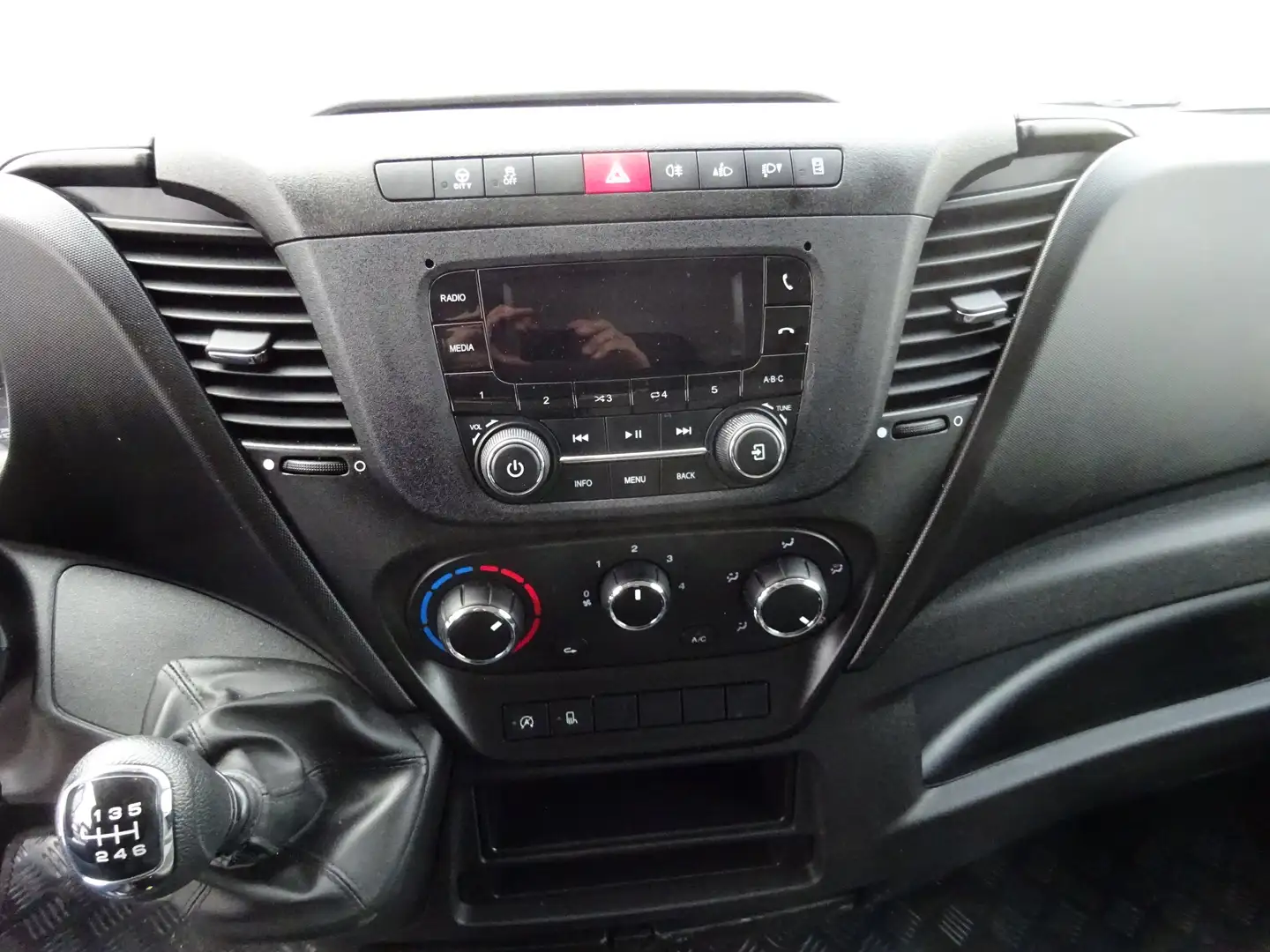Vehicle image, number 14