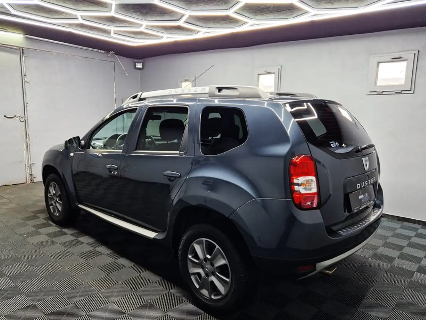 Vehicle image, number 4
