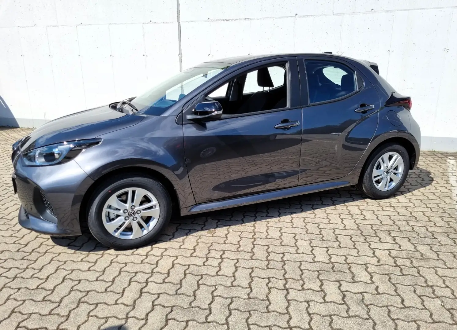 Vehicle image, number 6