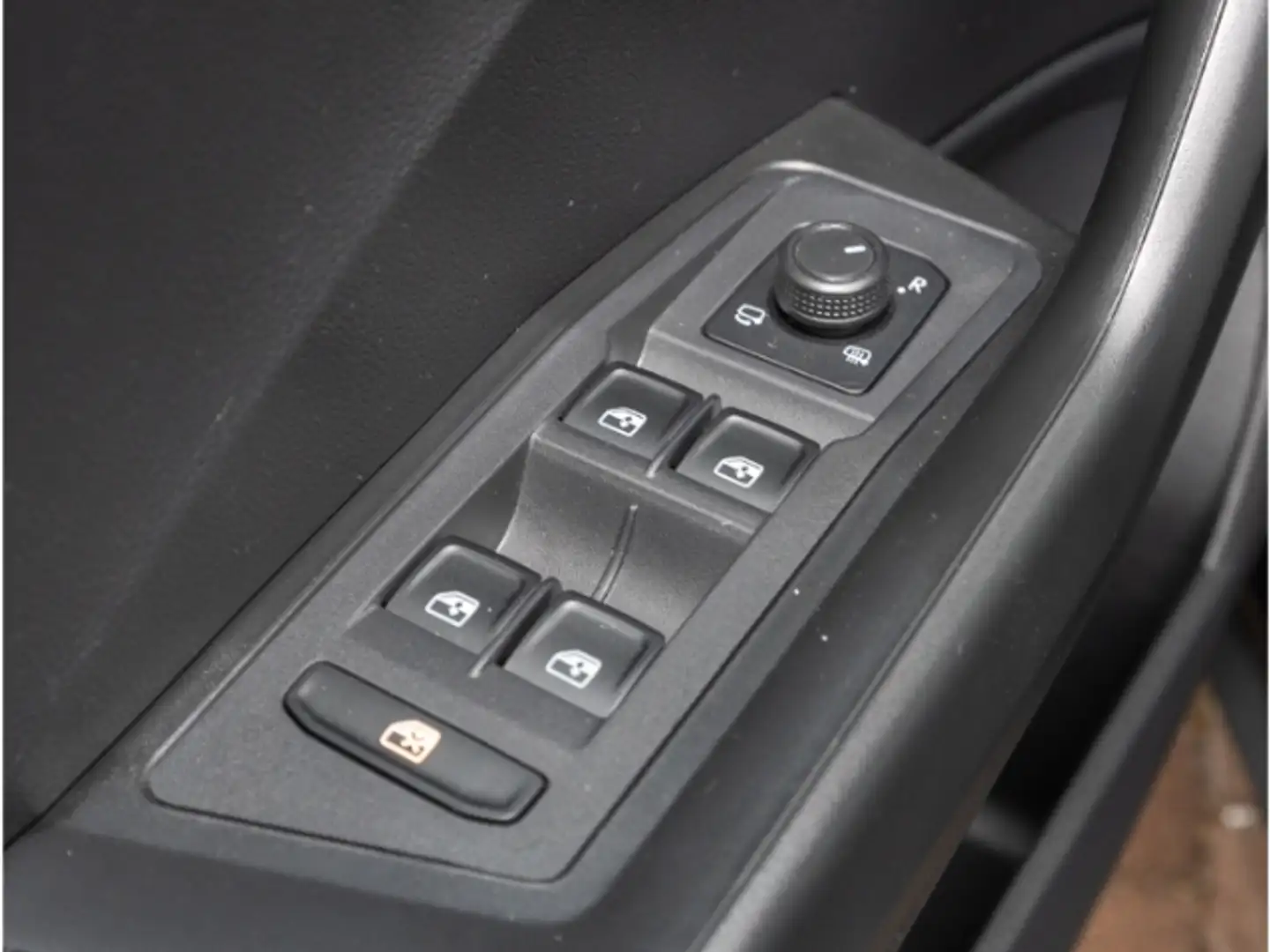 Vehicle image, number 5