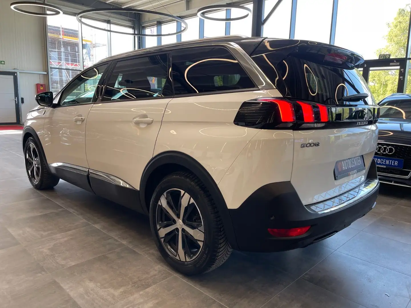 Vehicle image, number 6
