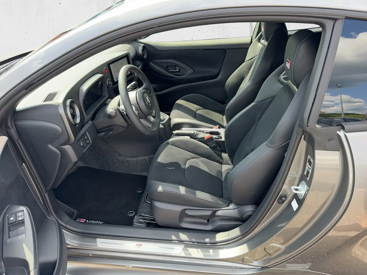 Vehicle image, number 7