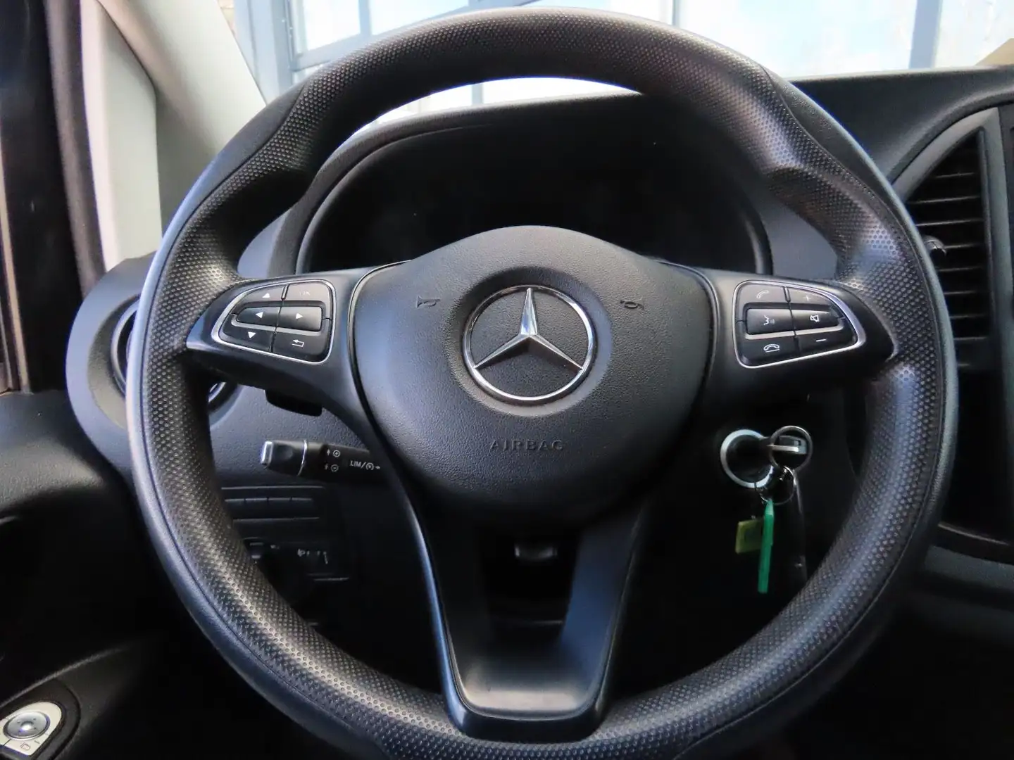 Vehicle image, number 19