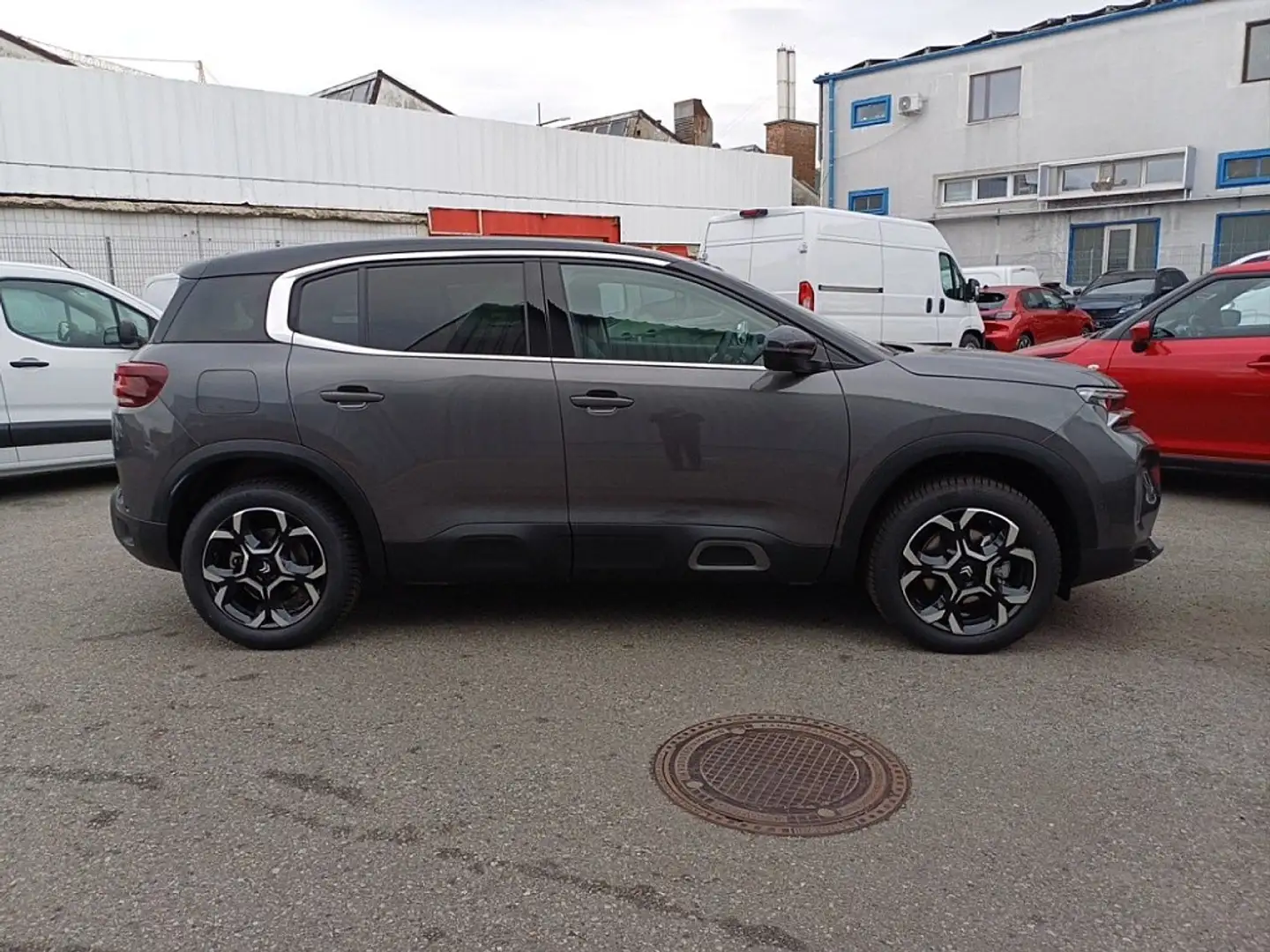 Vehicle image, number 4