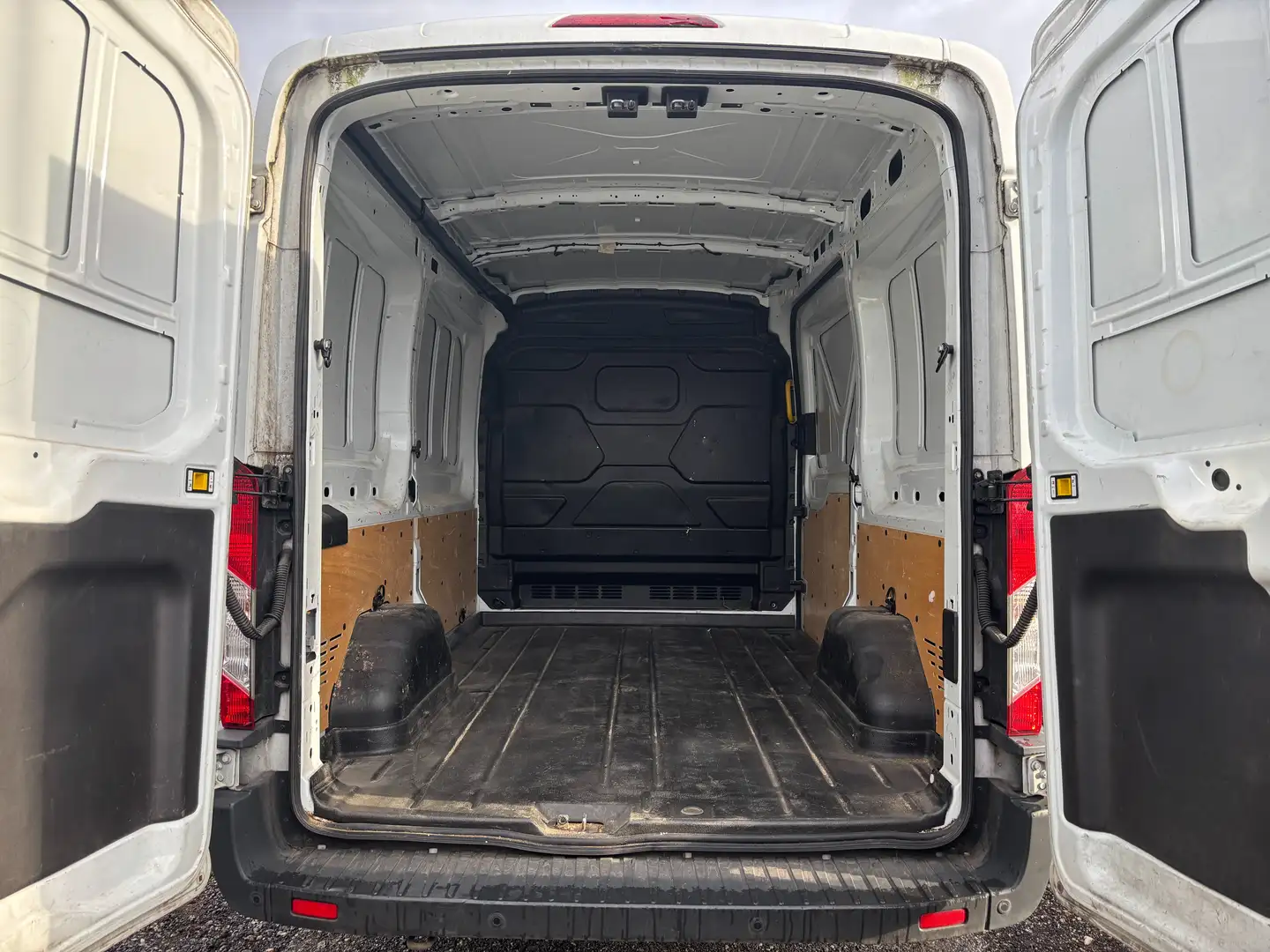 Vehicle image, number 12