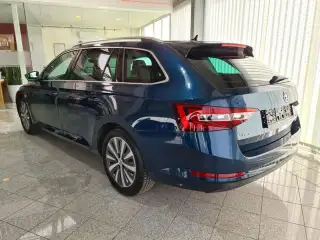 Vehicle image thumbnail, number 3