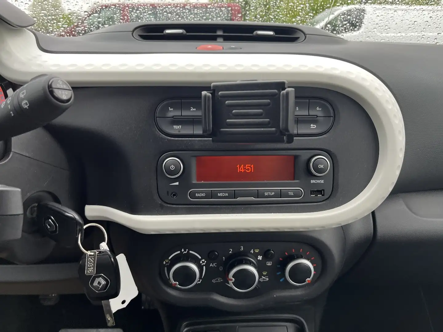 Vehicle image, number 19