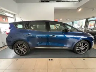 Vehicle image thumbnail, number 4