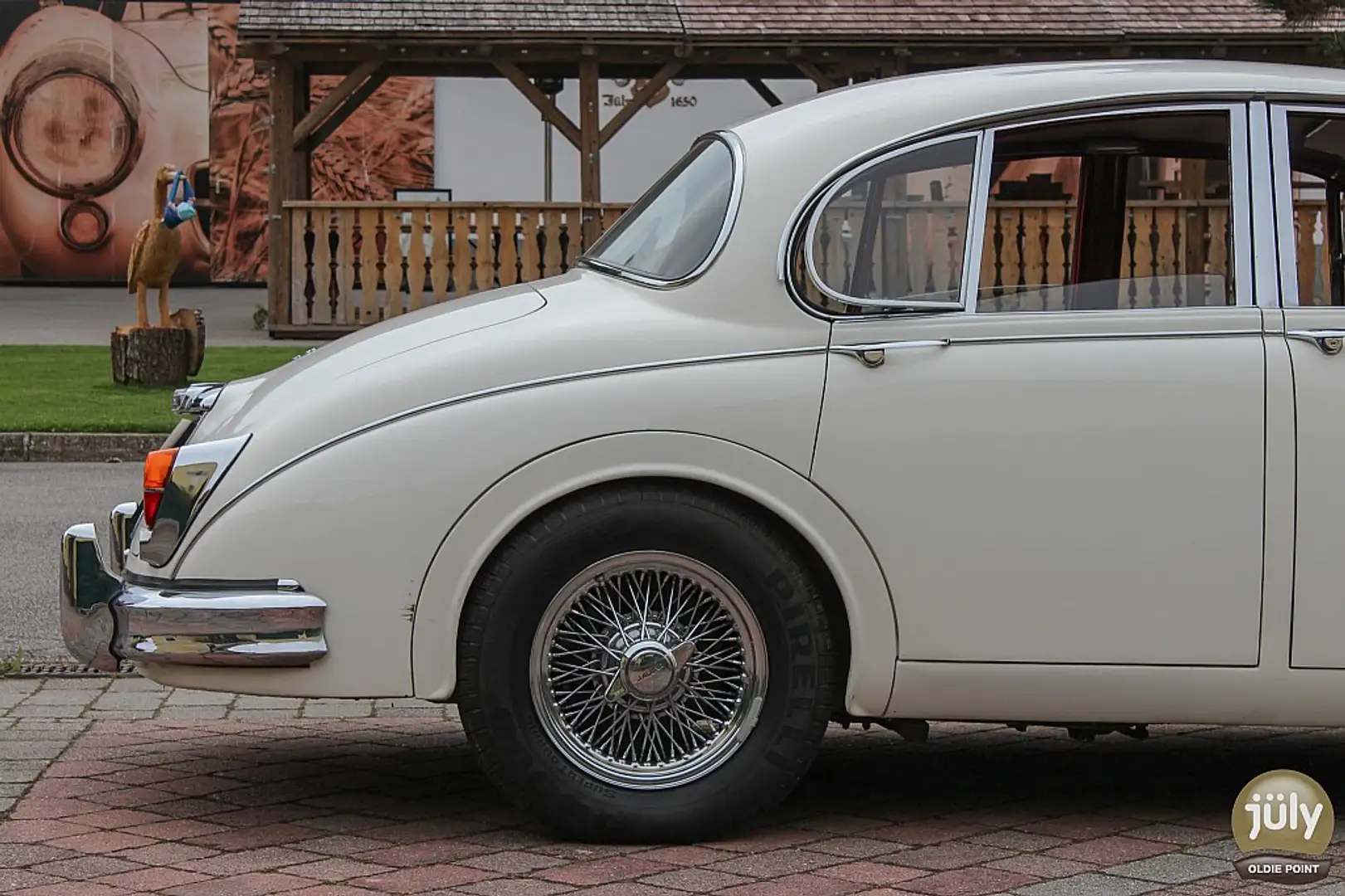 Vehicle image, number 13