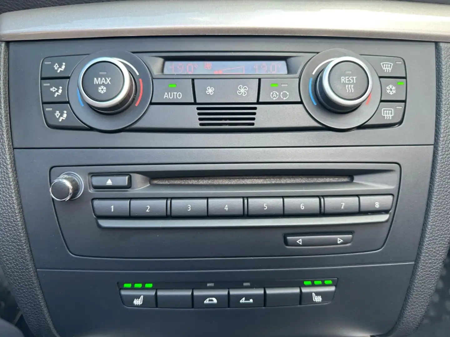 Vehicle image, number 12
