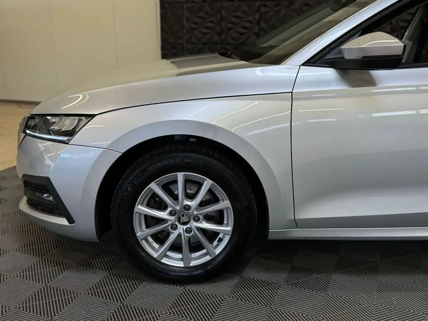 Vehicle image, number 3