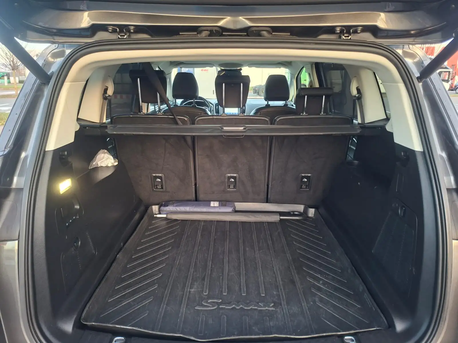 Vehicle image, number 12