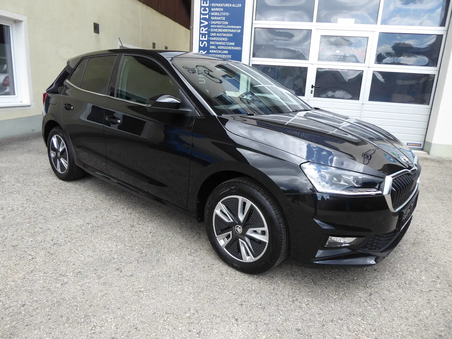 Vehicle image, number 3