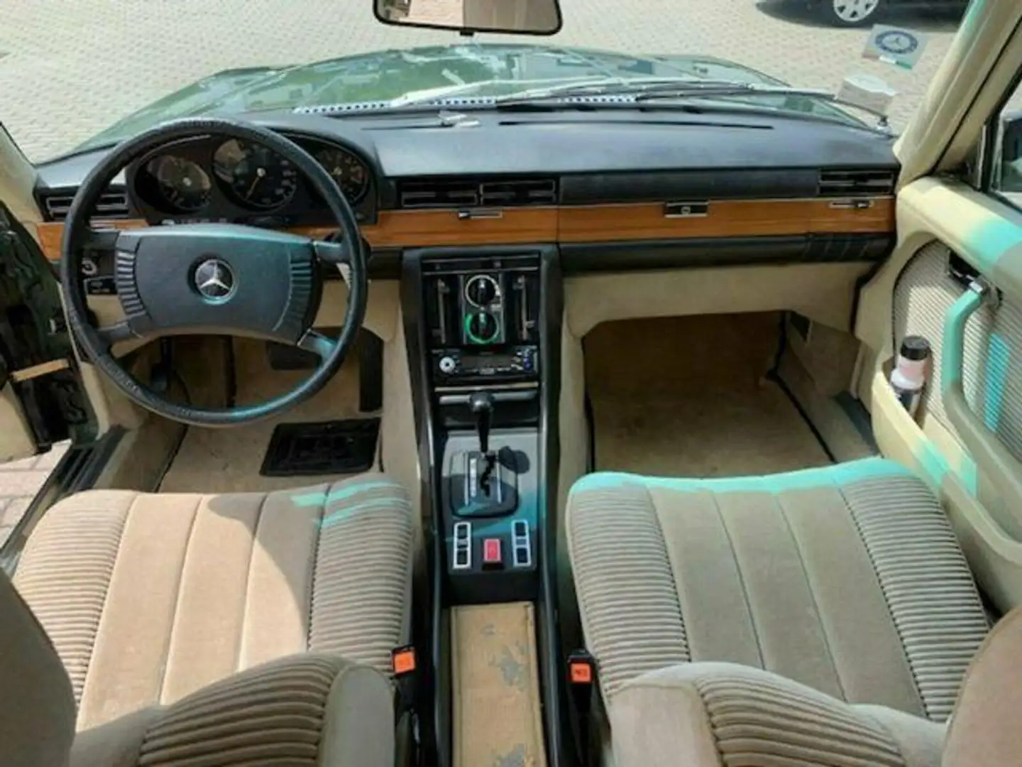 Vehicle image, number 12