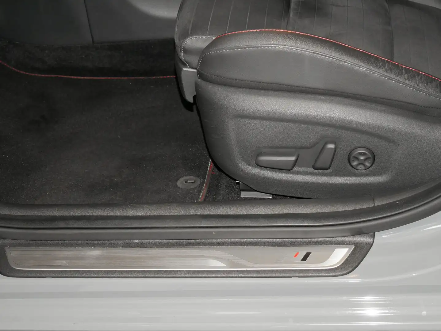 Vehicle image, number 12
