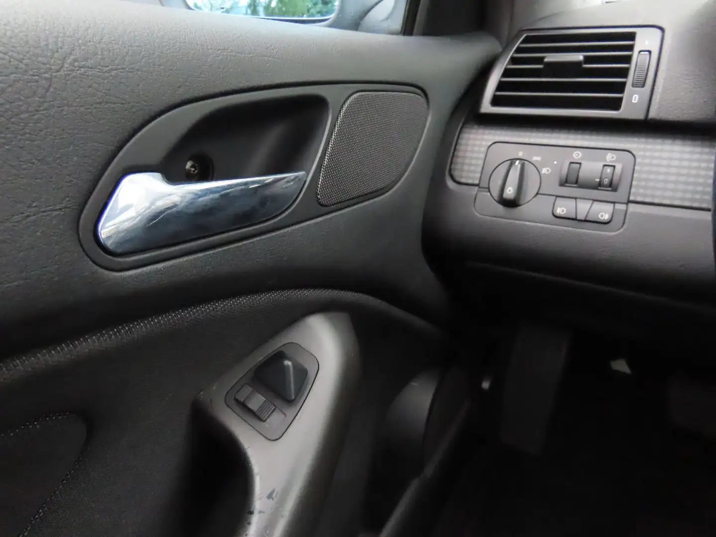 Vehicle image, number 9