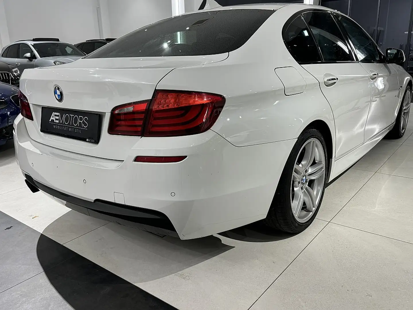 Vehicle image, number 12