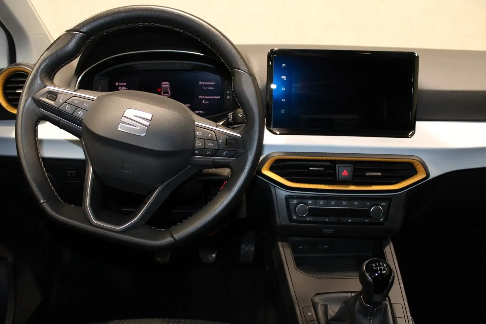 Vehicle image, number 9