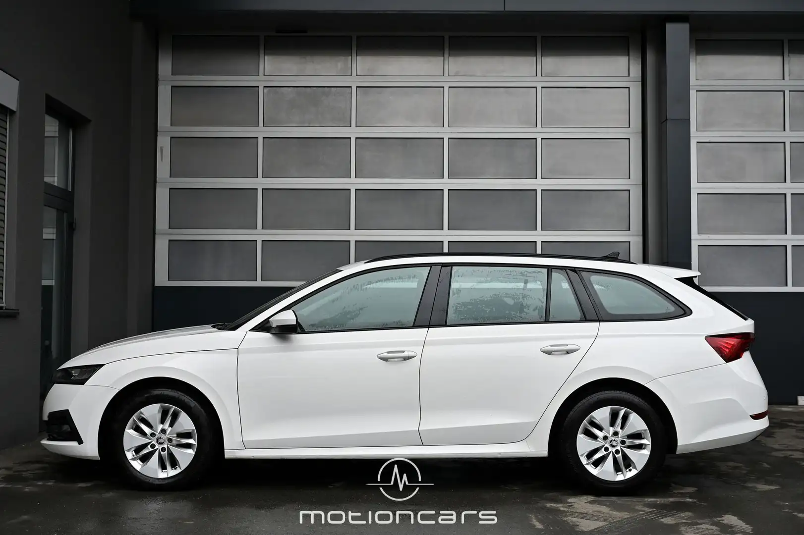 Vehicle image, number 6