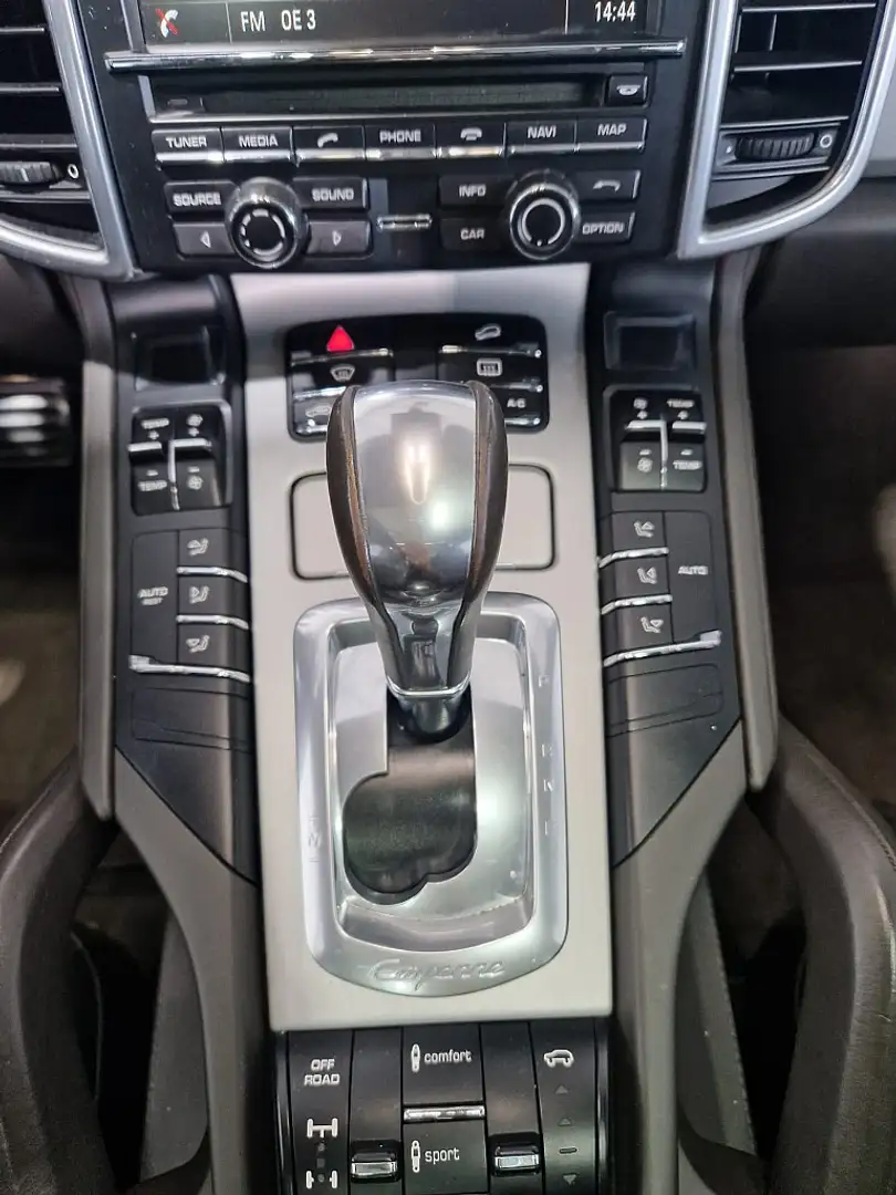 Vehicle image, number 16