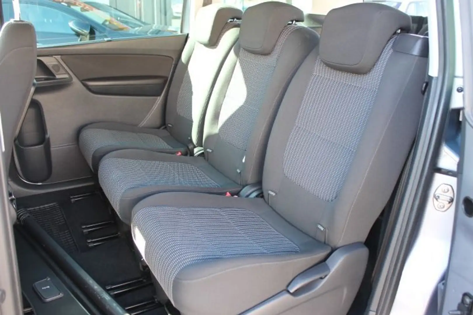 Vehicle image, number 9